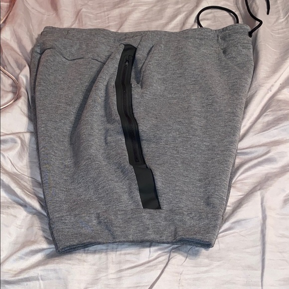 Men’s large Nike shorts - Picture 2 of 3